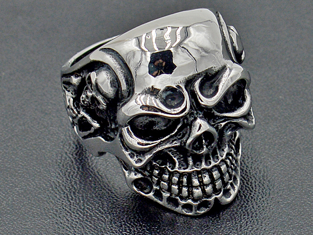 Edelstahlring "Totenkopf"